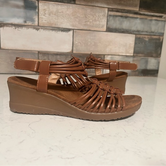 DREAM PAIRS Women's Strappy Low Heel Open Toe Slip-On Wedge Sandals - Picture 7 of 16